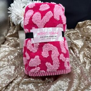 Betsey Johnson Pink heart Leopard Hand Towel Set